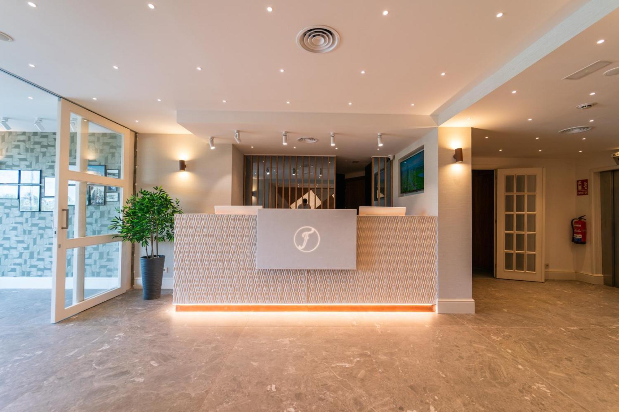 Felix Hotel Valls Buitenkant foto