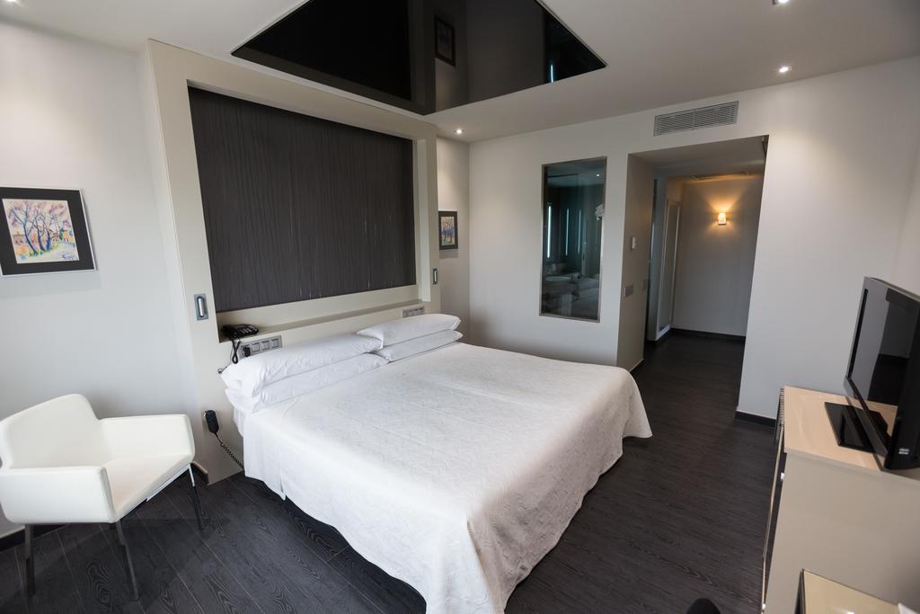Felix Hotel Valls Buitenkant foto