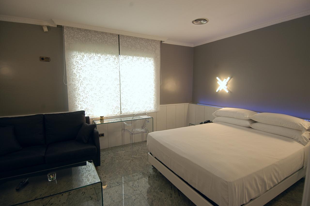 Felix Hotel Valls Buitenkant foto